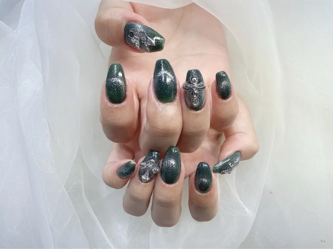 ネイル グリーン 韓国ネイル マグネットネイル シルバー ワンホンネイル ハンドネイル フットネイル ハンドケア Ecrin nail ✨Yukiのネイルデザイン