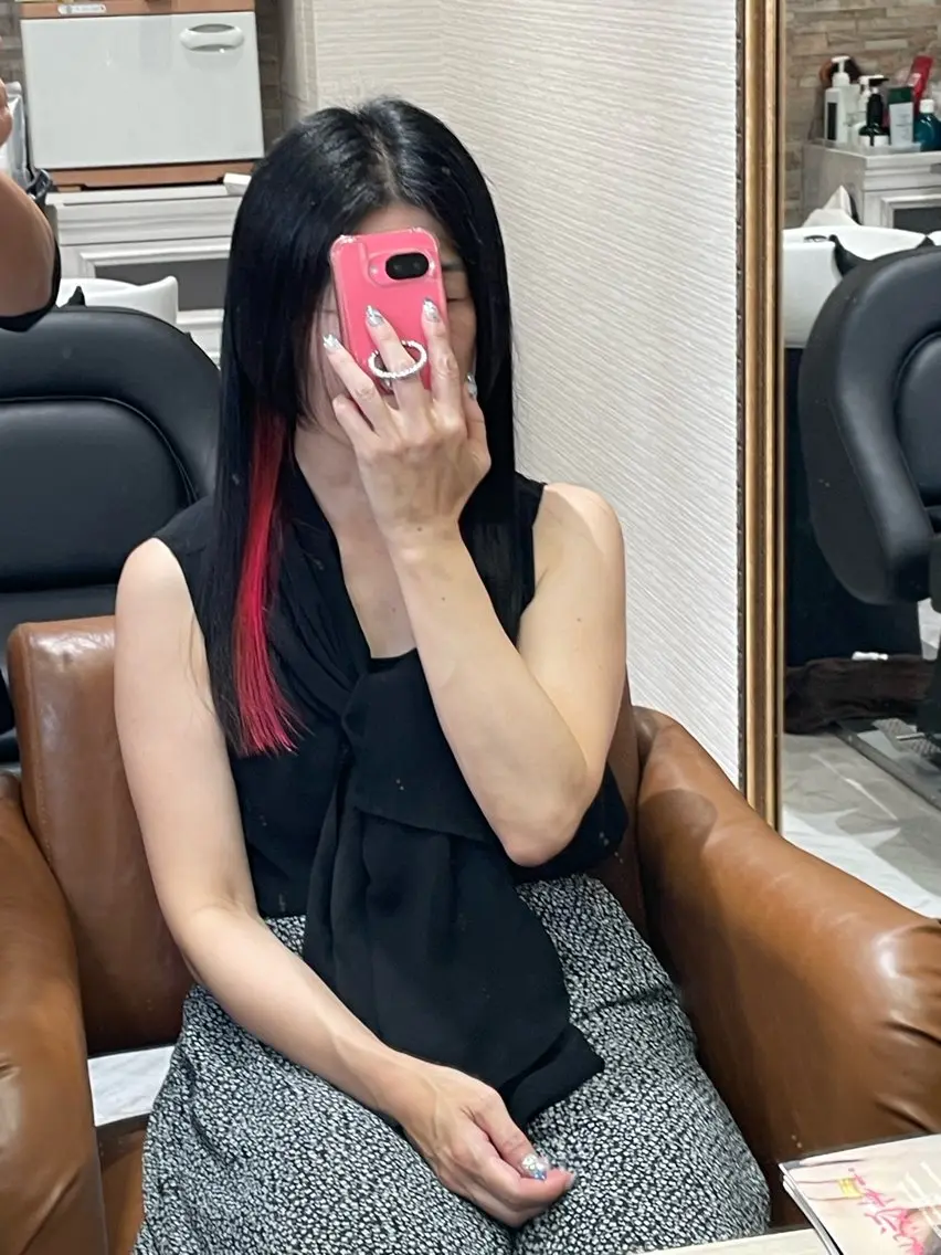 ロング カラー アンジー サロンドヘアーのヘアスタイル