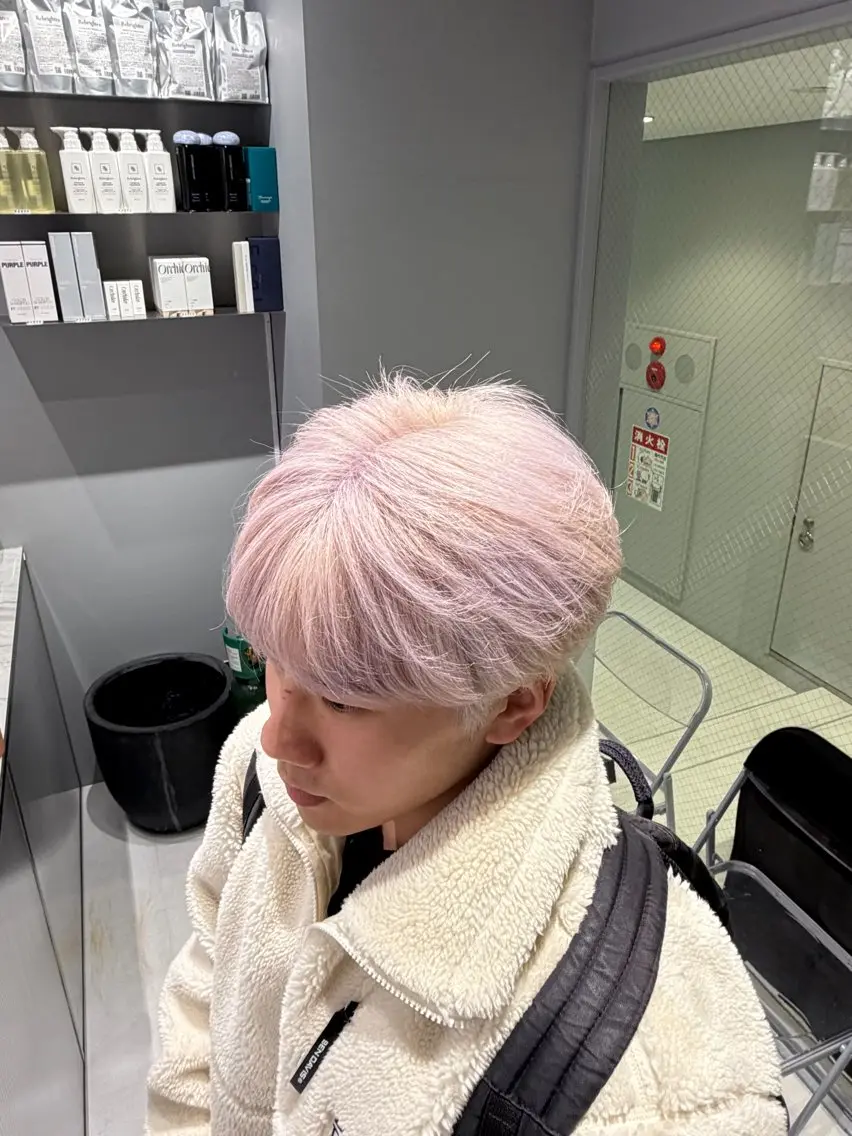 ショート ヘアカラー ハイトーン✖️ 縮毛矯正シュンペイのヘアスタイル