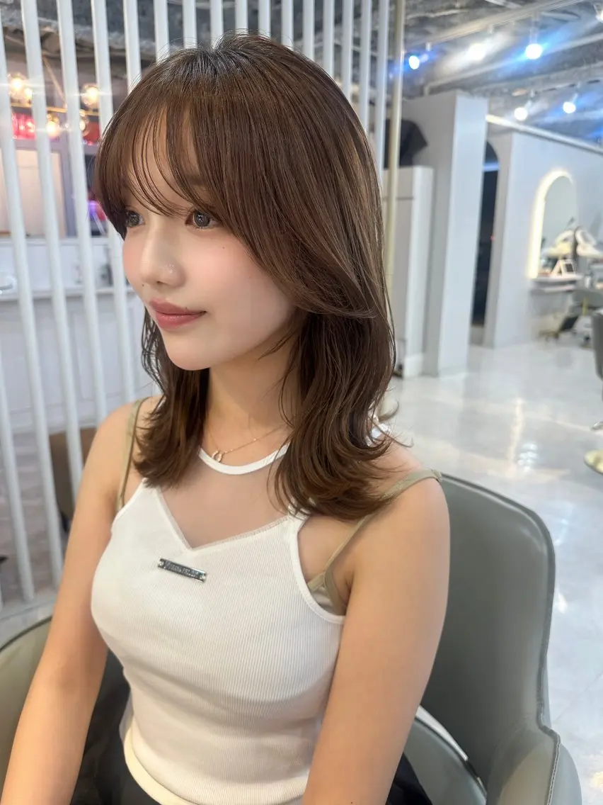 ミディアム レイヤーカット 小顔カット 鎌倉 彩のヘアスタイル