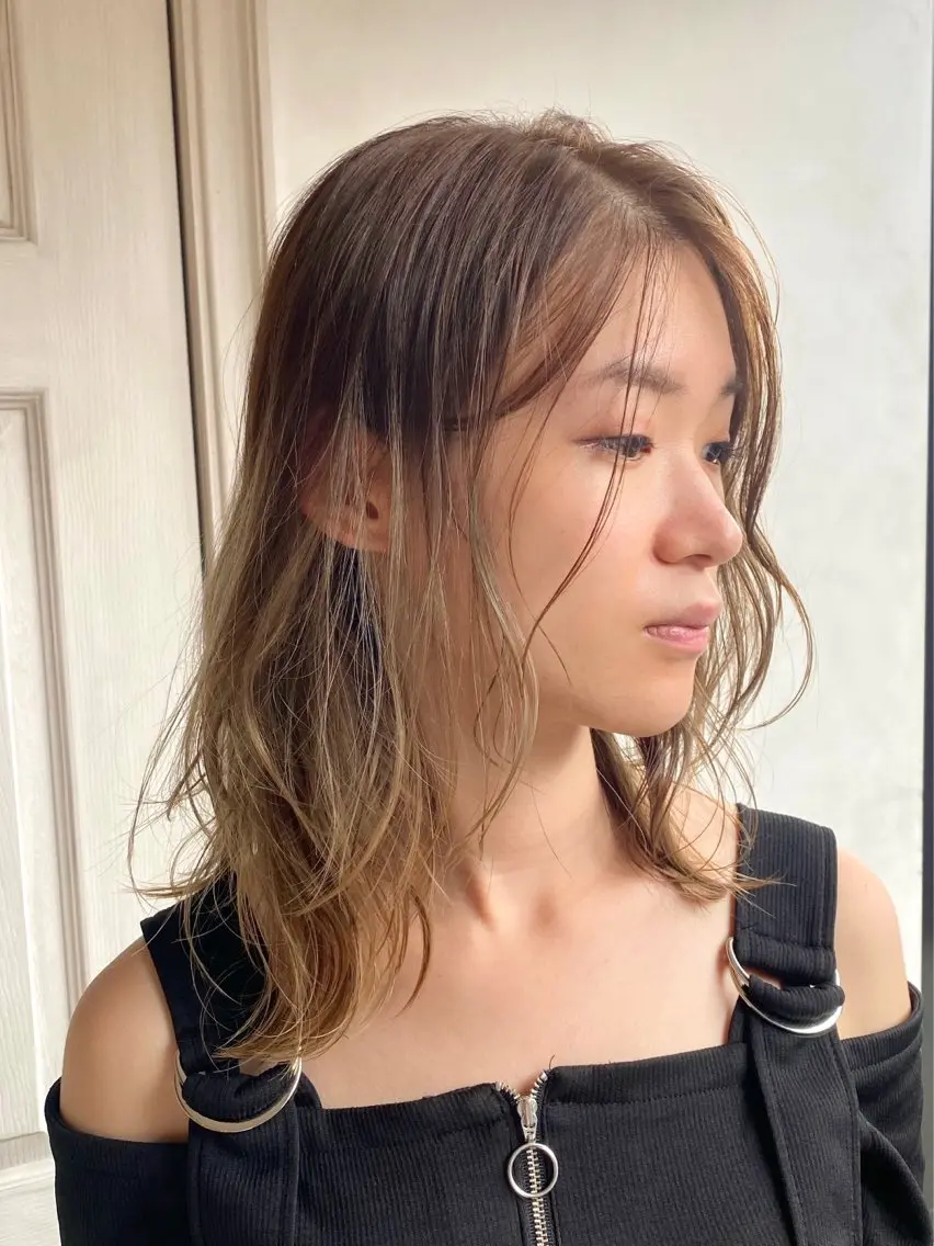 セミロング パーマ 顔まわりレイヤー 顔周りカット レイヤーカット カット パーマ 千 田のヘアスタイル