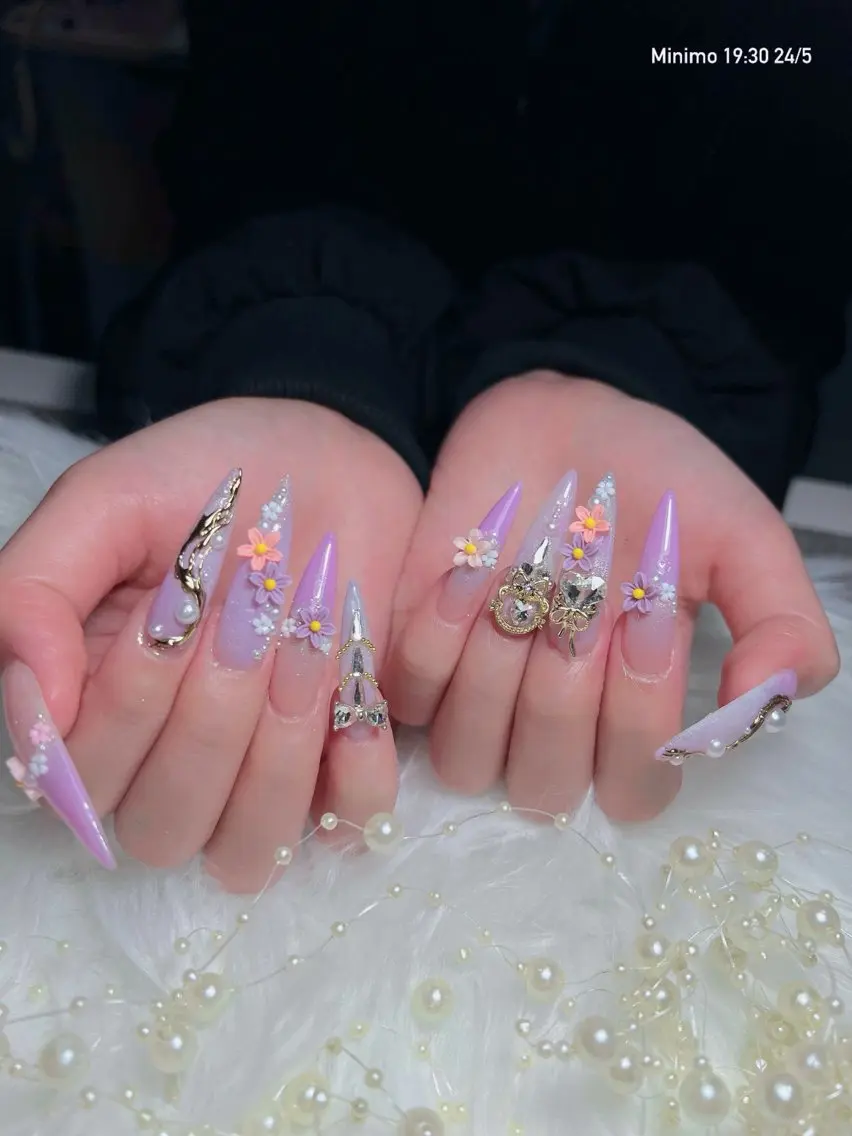 ネイル アートネイル ボルドー フレンチネイル ジェルネイル 氷ネイル・うるうるネイル ハンドネイル Julie NailSalonのネイルデザイン