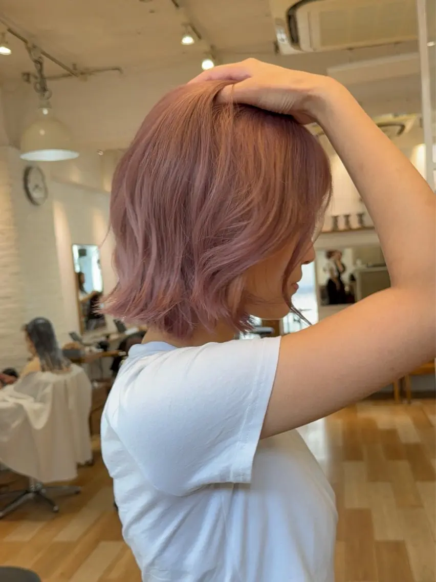 ショート カラー ミルクティー× グレージュMOMOのヘアスタイル