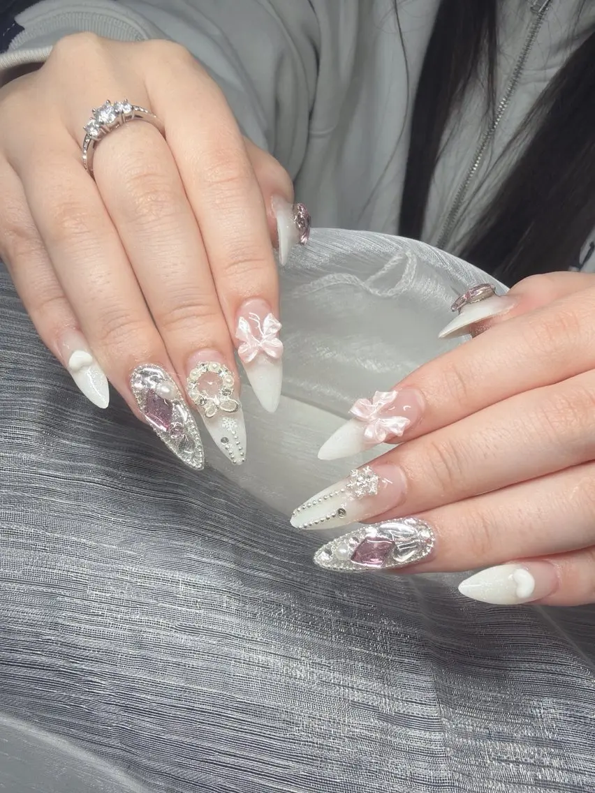 ネイル 長さ出し グラデーション 卒業式 キラキラネイル マグネットネイル ハンドネイル Lee Nailsのネイルデザイン