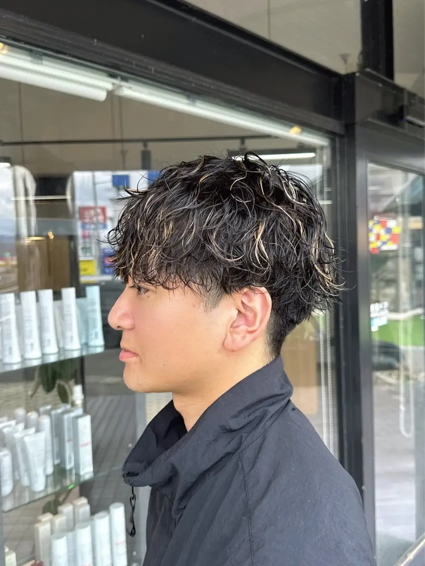 カラー パーマ メンズ メンズメッシュ メンズパーマ 波巻きパーマ メッシュ arika オケシ　リョウダイのヘアスタイル