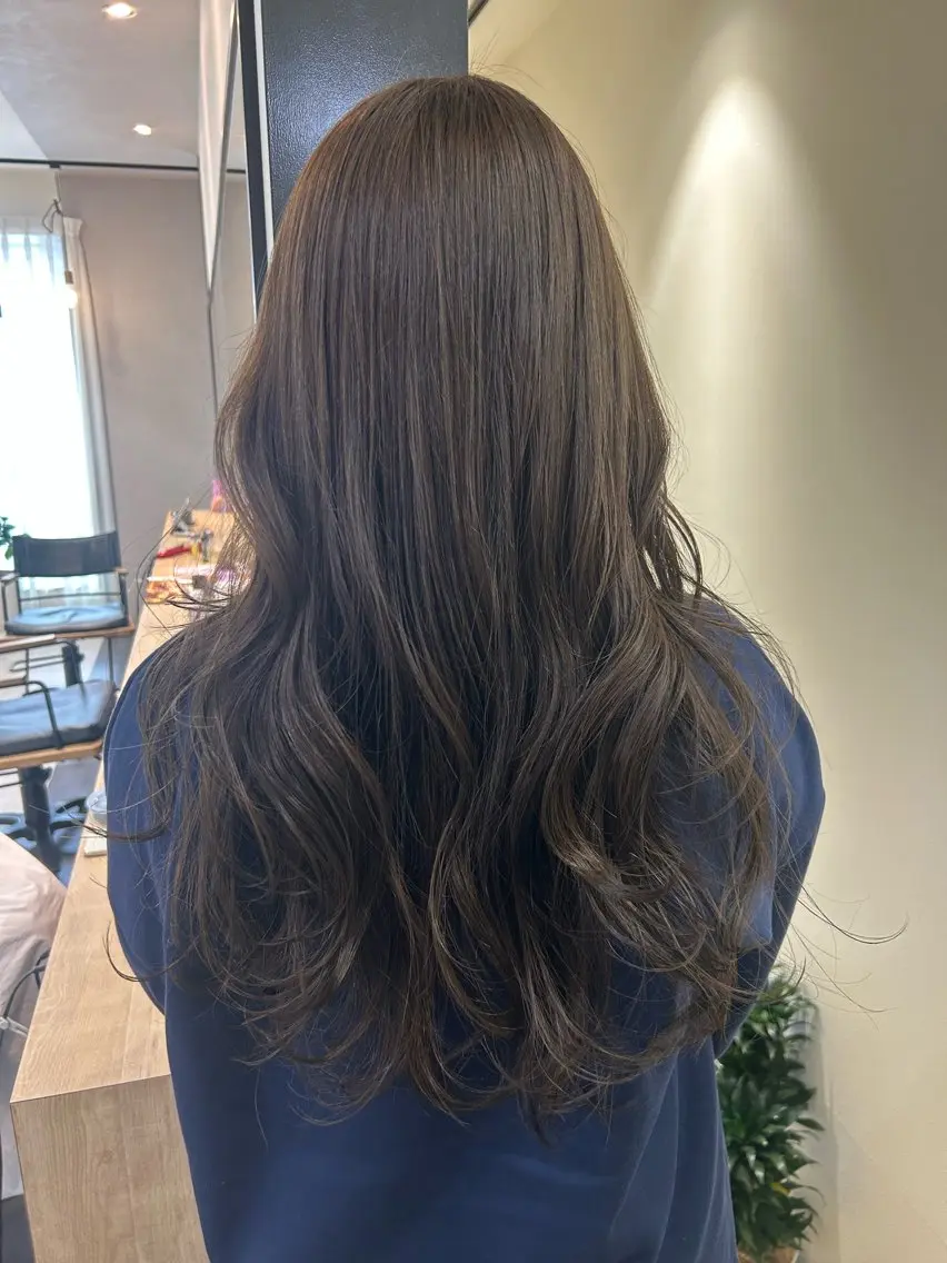 ロング カラー ベージュカラー ブリーチ ダブルカラー ブリーチなしカラー オリーブベージュ hubhair レイヤー/透明感のヘアスタイル