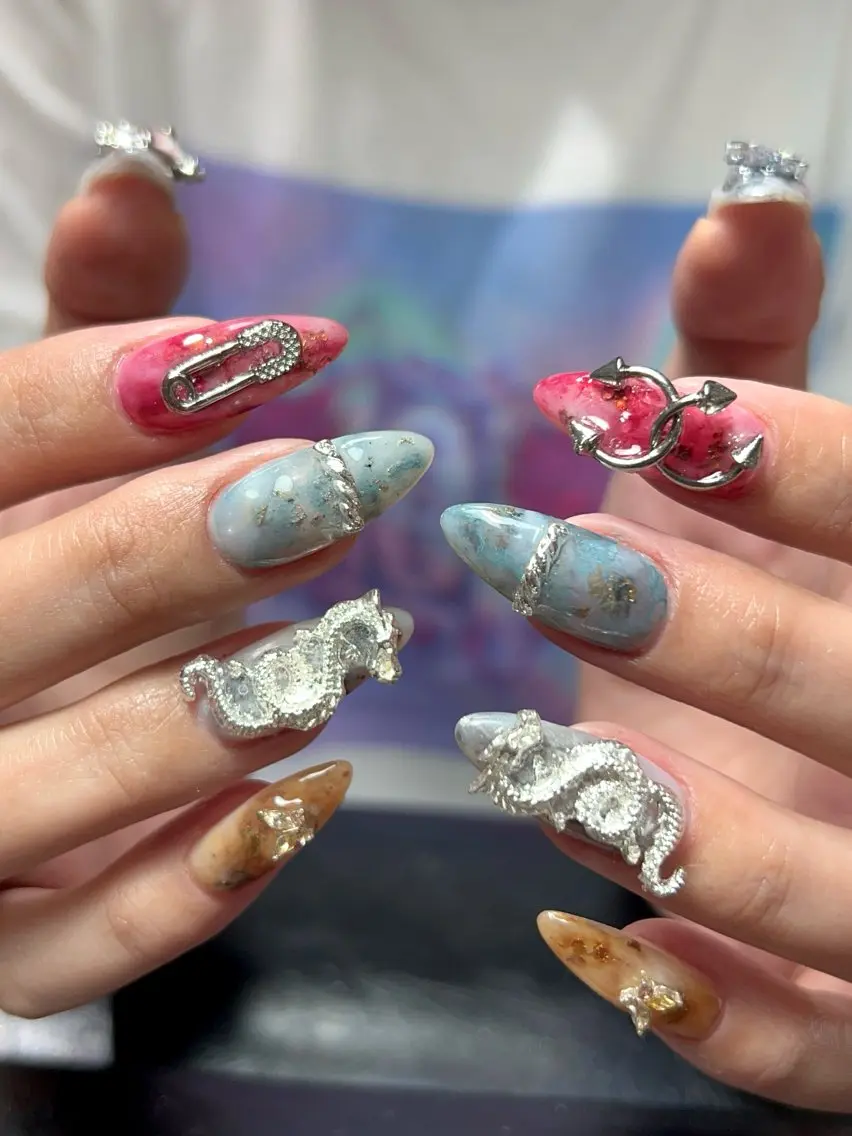 ネイル グラデーション ラメ(グリッター) マグネットネイル ミラーネイル ニュアンスネイル ハンドネイル Lumi de nailsのネイルデザイン