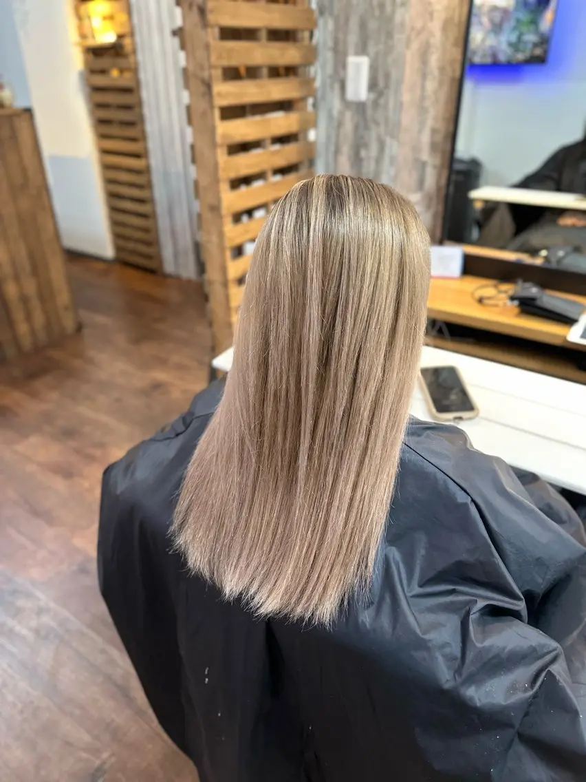 ロング カラー ピンクカラー シルバー カット ヘアカラー トリートメント Luzir⭐︎ GEN⭐︎のヘアスタイル