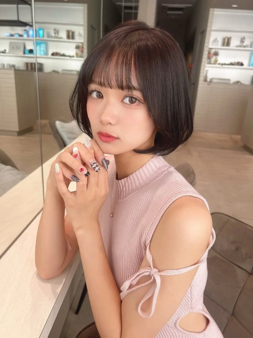 ミディアム レイヤーカット 似合わせカット 小顔カット 🌷透明感カラー🌷 内田零菜のヘアスタイル