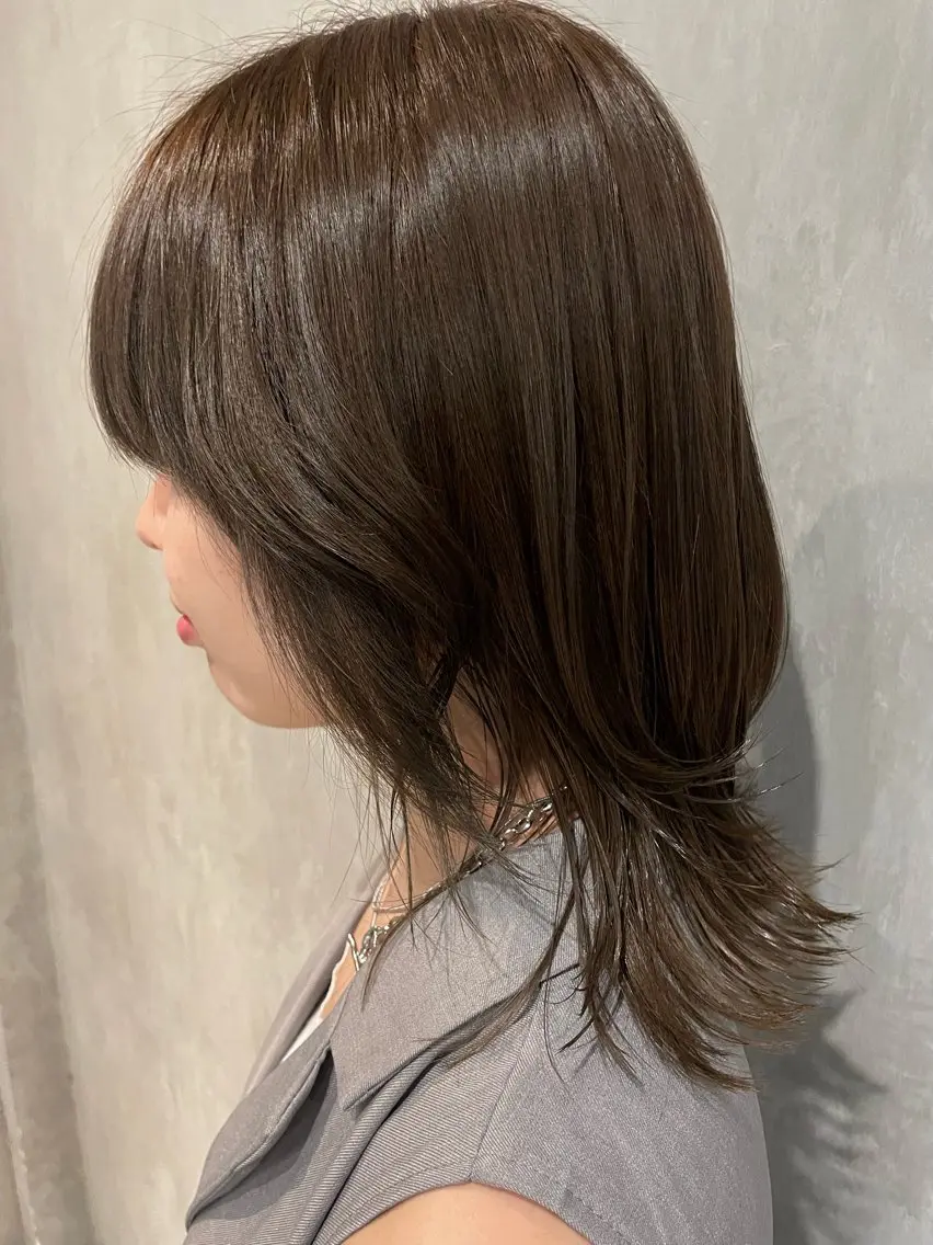 ミディアム カラー 岩渕 春菜のヘアスタイル