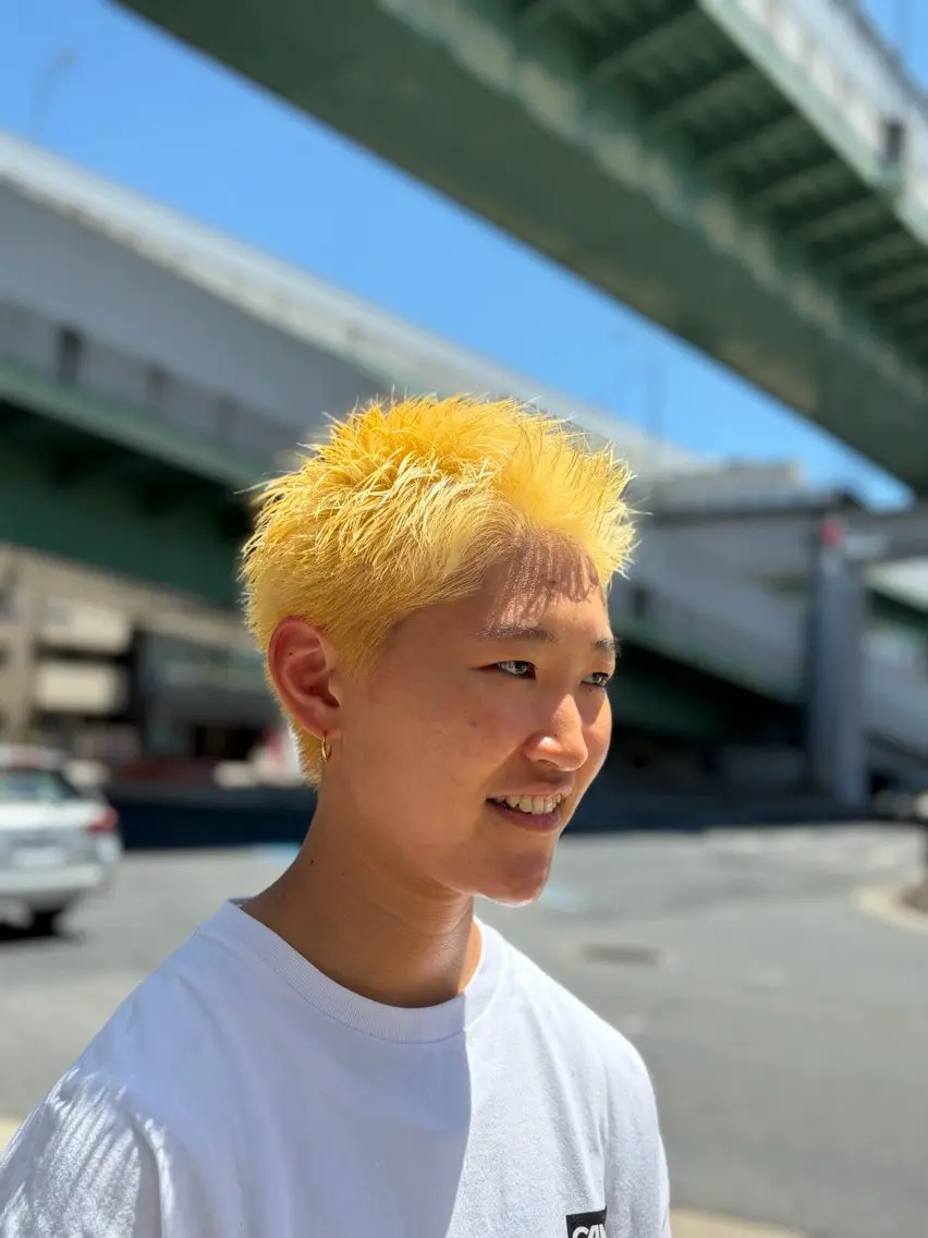 ショート カット ヘアカラー 鈴木 航のヘアスタイル
