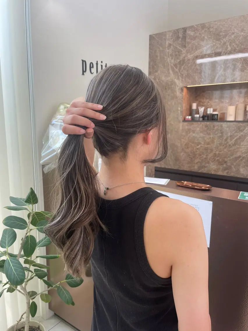 セミロング カラー ブリーチ ハイライトカラー ハイライト イヤリングカラー特化 🎀於曽能実夢のヘアスタイル