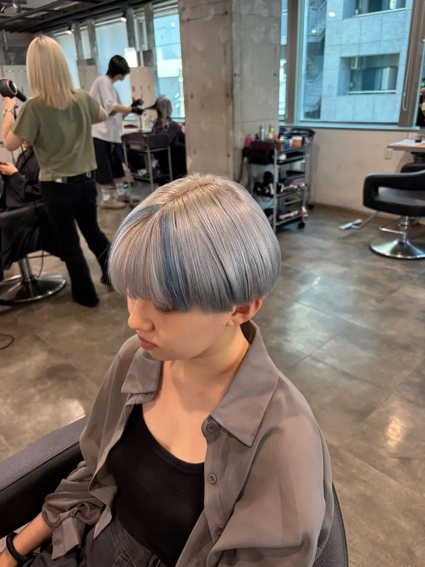 ショート カラー ヘアカラー ハイトーン 横浜💞ミオのヘアスタイル