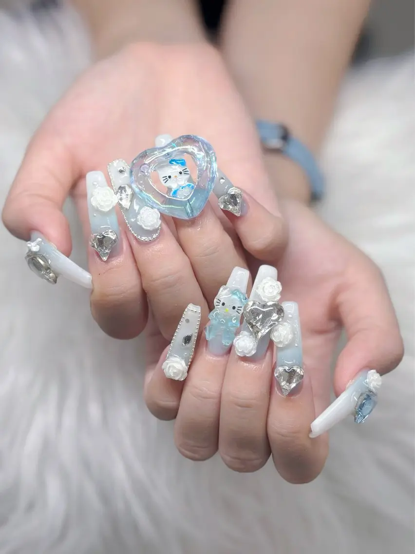 ネイル フレンチネイル ジェルネイル キラキラネイル 韓国ネイル マグネットネイル Julli NailStudioのネイルデザイン