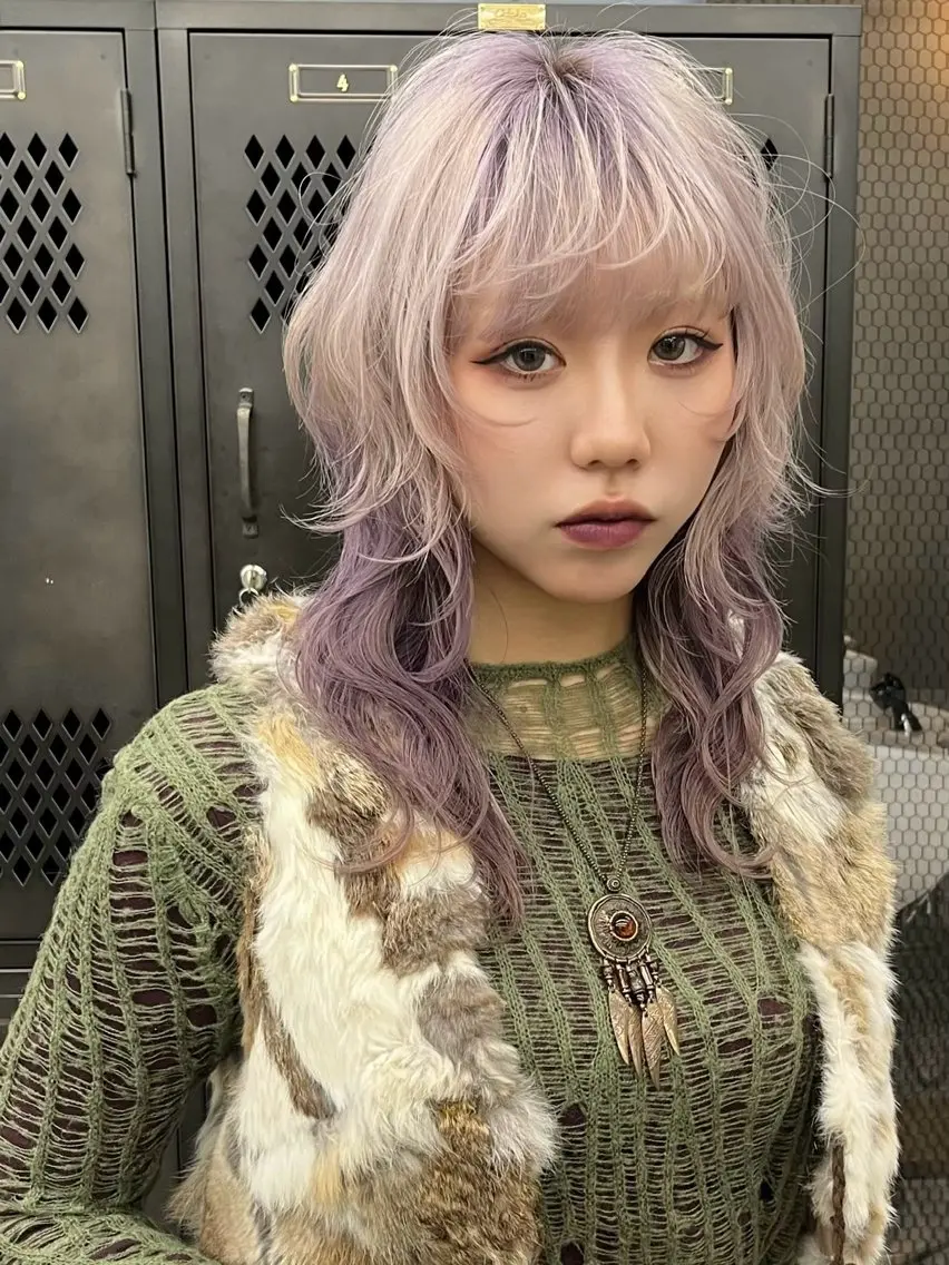 セミロング カラー イツク ⚡️ ルーツ/ハイトーンのヘアスタイル