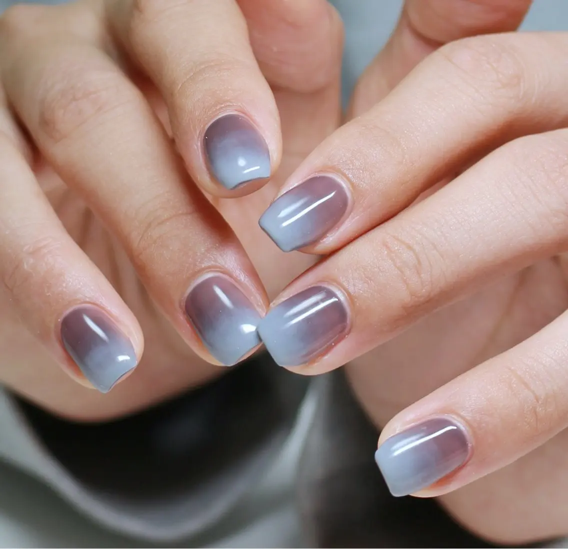 ネイル グラデーション 韓国ネイル ニュアンスネイル パープル ワンホンネイル ハンドネイル Baku Nailsのネイルデザイン