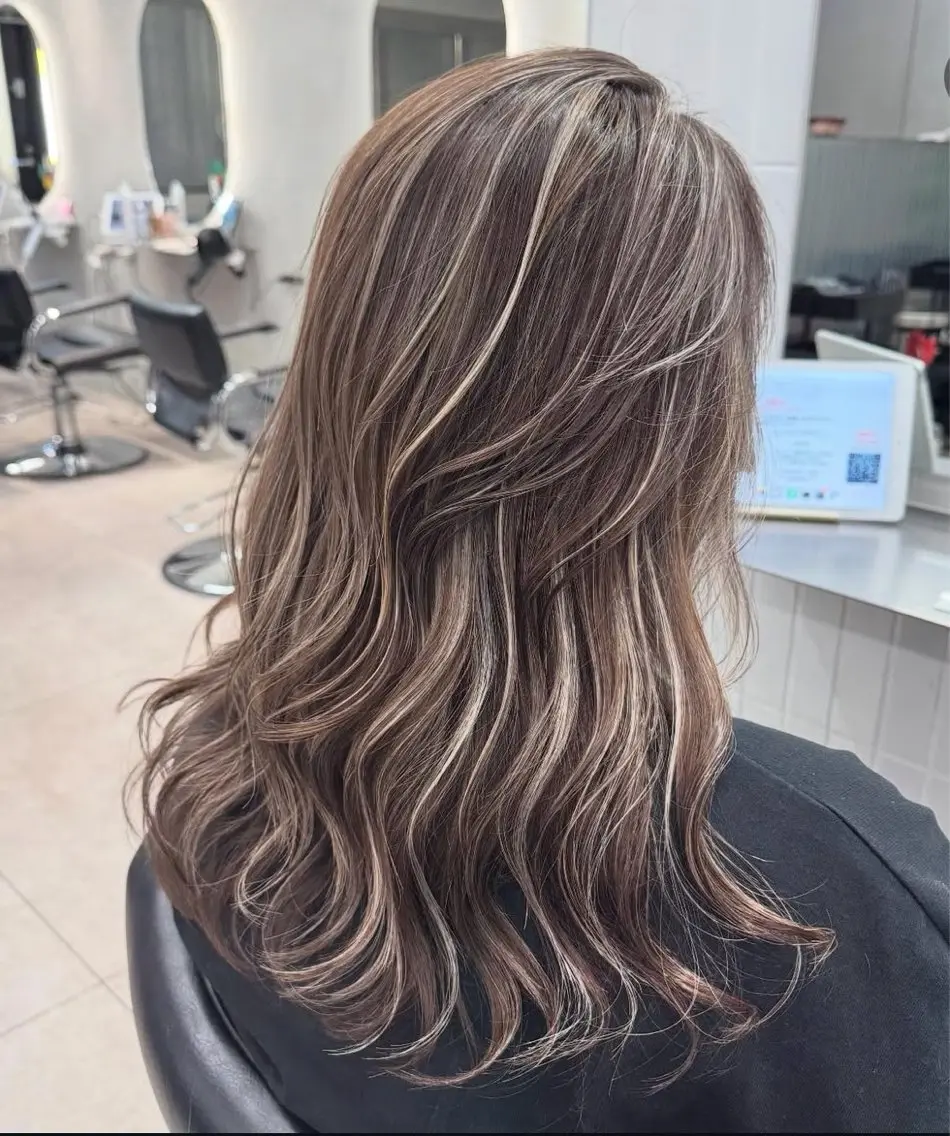 ロング カラー ハイライトカラー ハイライト カット ヘアカラー トリートメント 原宿/ハイライト バレイヤージュ/大智のヘアスタイル