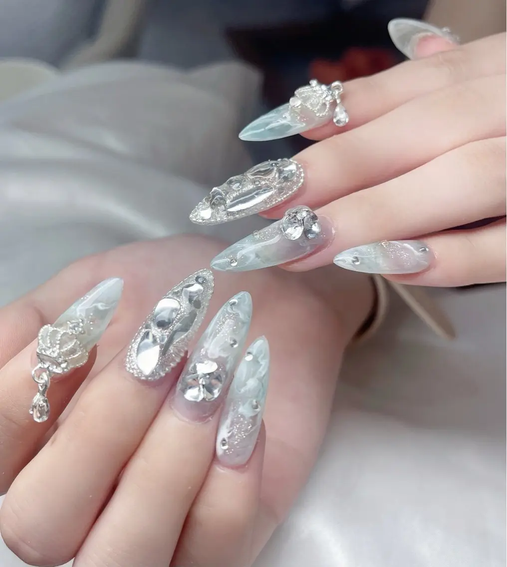 ネイル フットネイル フレンチネイル グラデーション キラキラネイル マグネットネイル ハンドネイル Lina nailのネイルデザイン