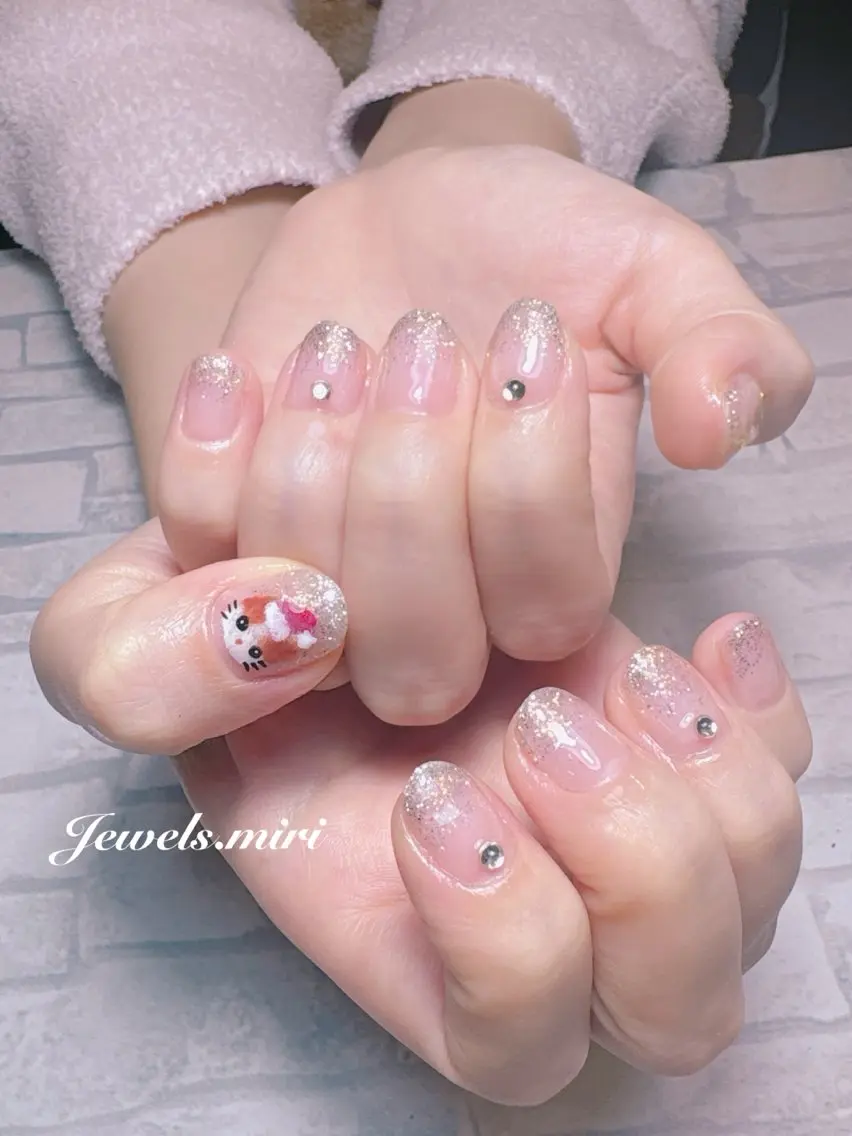 ネイル グラデーション キラキラネイル ラメ(グリッター) ラメグラデーション ホワイト ネイルサロン Jewels Mのネイルデザイン