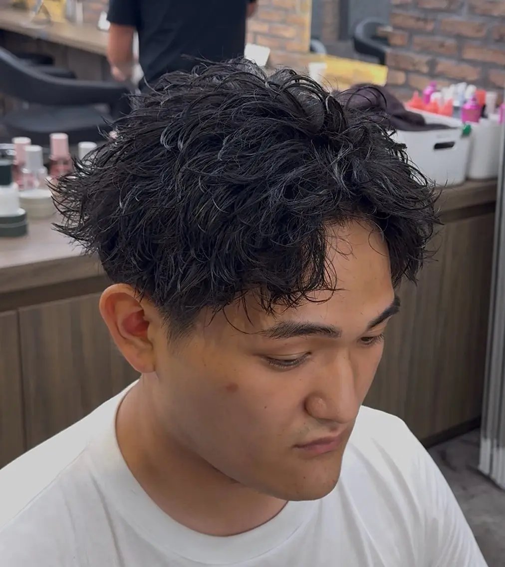パーマ メンズ カット パーマ シャドウ/フェザー 朝崎倭斗のヘアスタイル