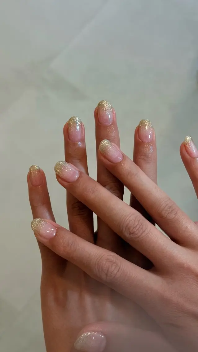 ネイル ゴールド グラデーション ラメ(グリッター) ラメグラデーション シンプルネイル ハンドネイル soan mayumiのネイルデザイン