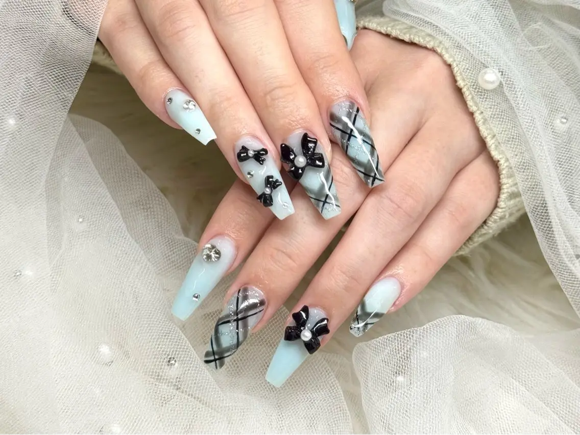ネイル ブルー ガーリー リボン ハンドネイル LUCAS 千葉 AOI💅🏾💕のネイルデザイン