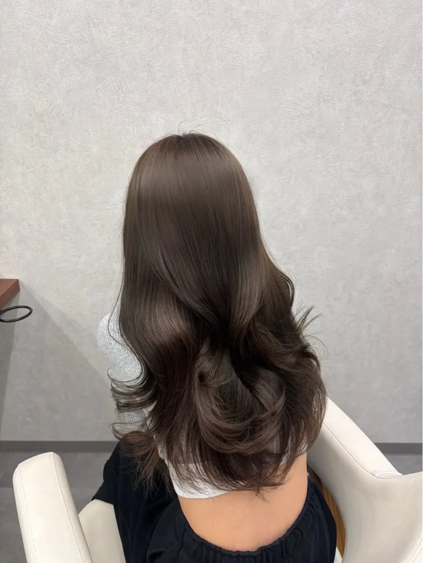 ロング ヘアカラー 堀江 真維のヘアスタイル