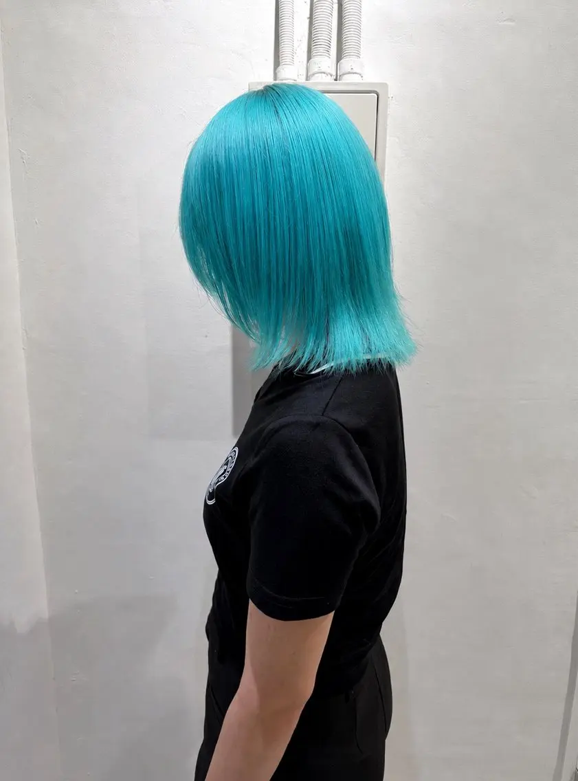 ミディアム 似合わせカット Muミュー/ブリーチ ハイトーン Wカラーのヘアスタイル