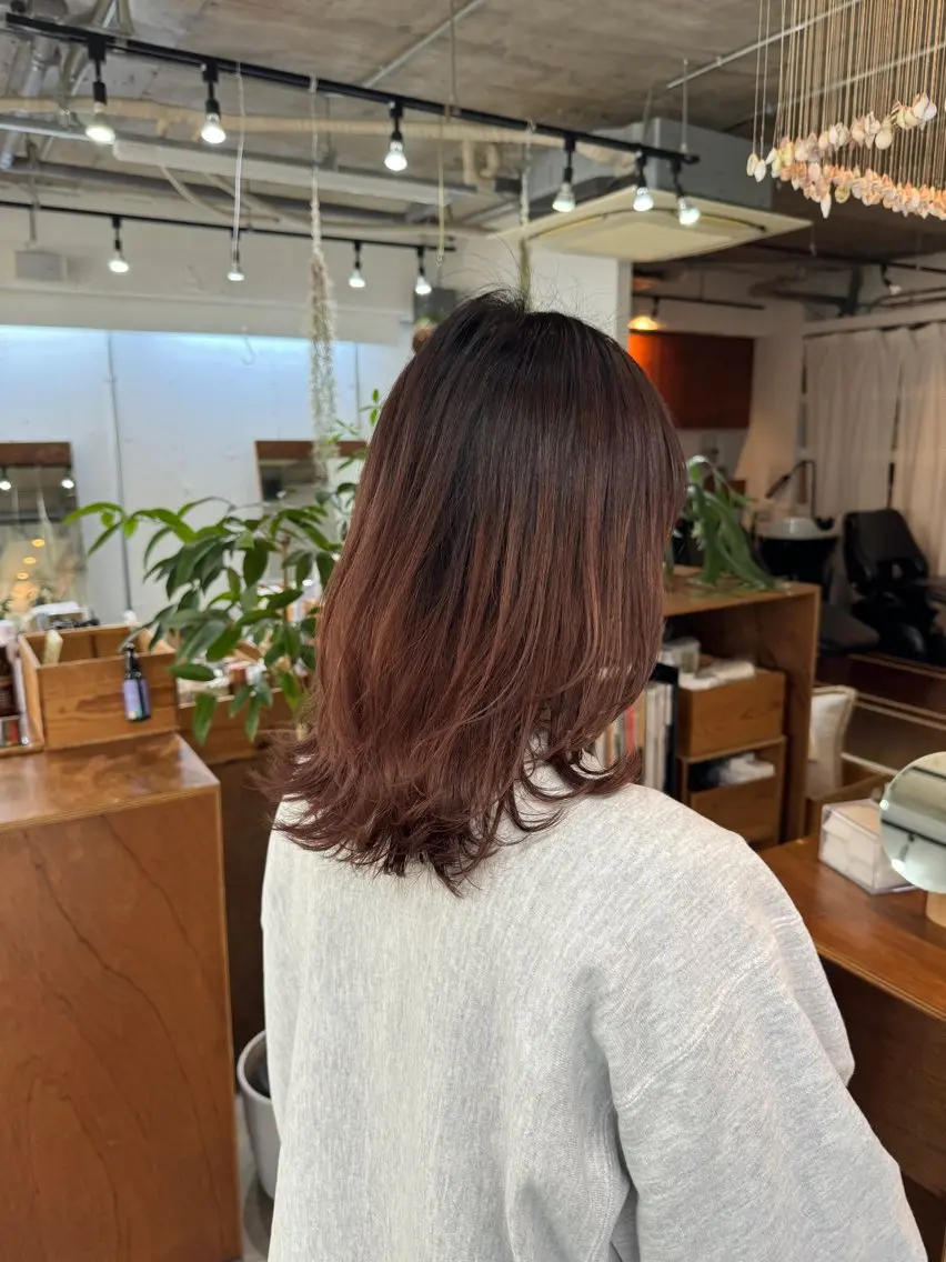 ミディアム くびれヘア くびれレイヤー レイヤーカット 奥村 紘のヘアスタイル