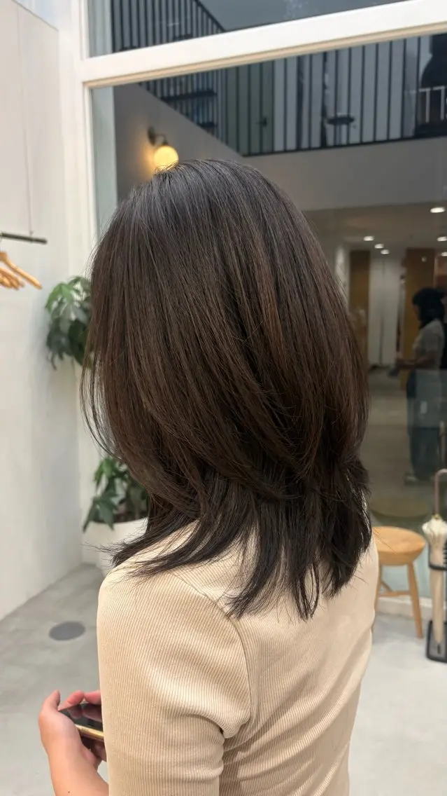 セミロング レイヤーカット 彦坂 柚羽のヘアスタイル