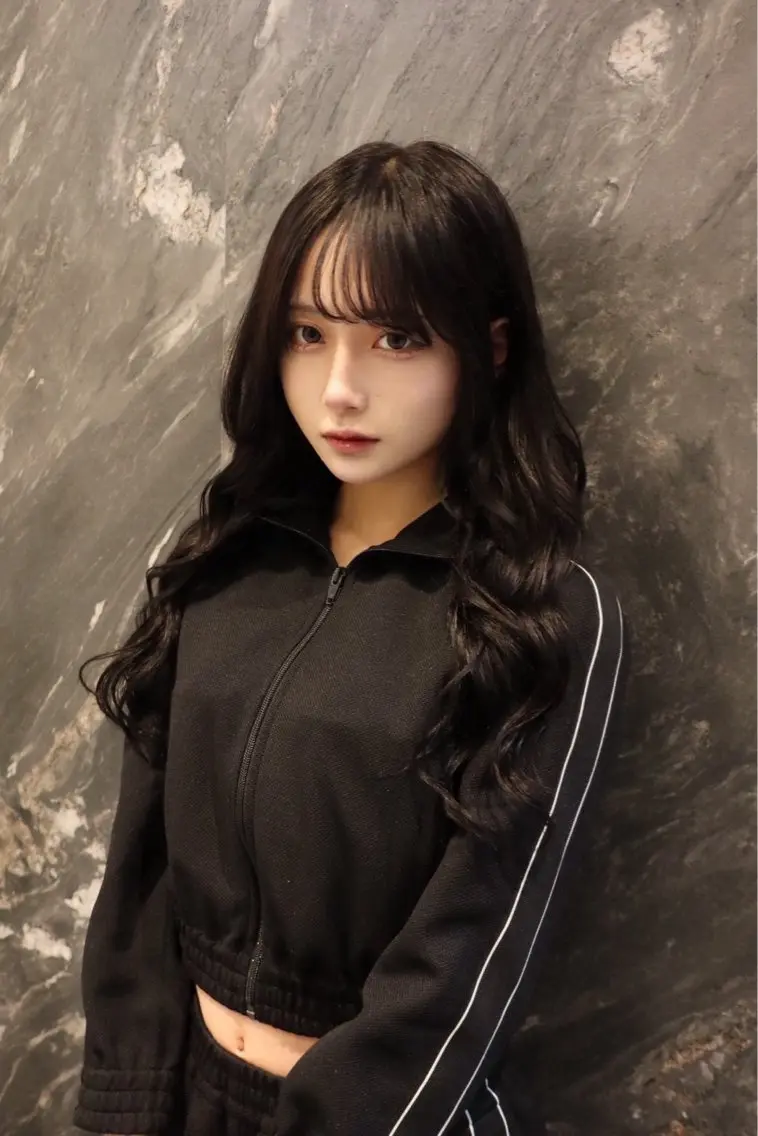 セミロング カラー 黒髪 韓国風ヘア レイヤーカット ヘアカラー レイヤー/ブリーチ iwamiya岩見谷のヘアスタイル