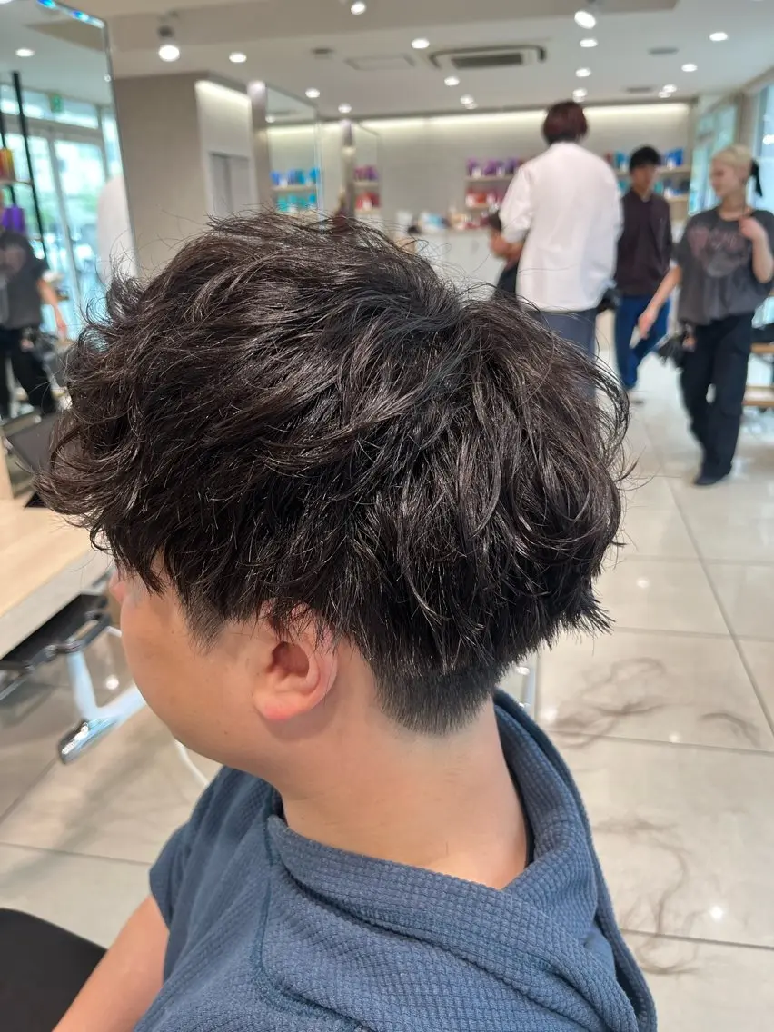 パーマ メンズ メンズパーマ スパイラルパーマ カット パーマ トリートメント 巖本 真希のヘアスタイル