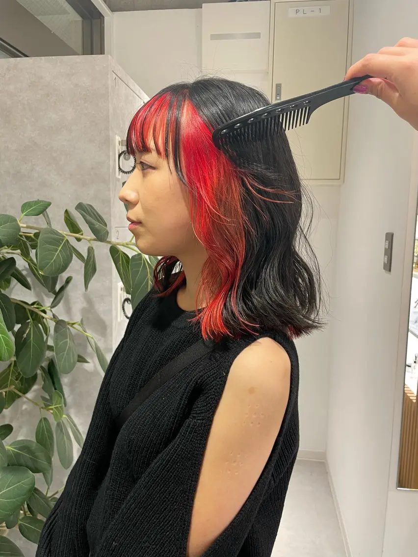 ミディアム カラー インナーカラー レッドカラー カット ヘアカラー トリートメント ダブルカラー,透け カラーHINARIのヘアスタイル