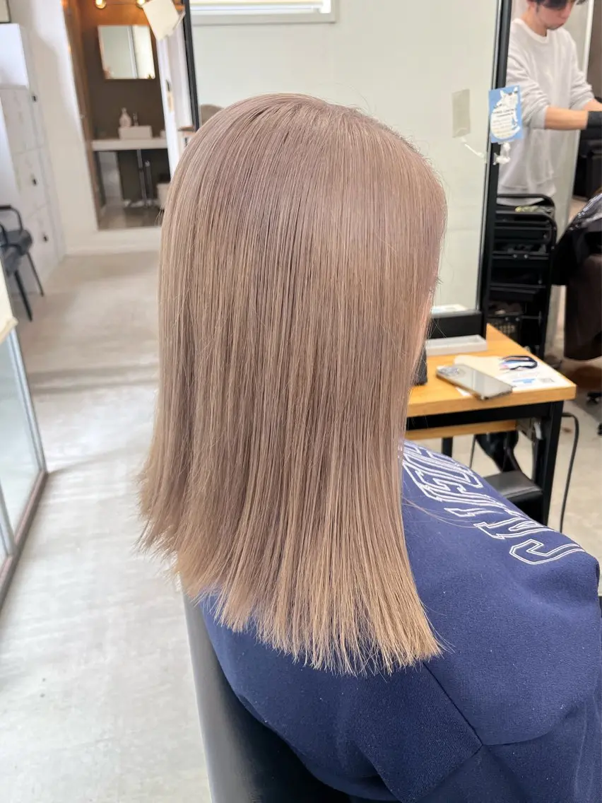 セミロング カラー ブリーチ カット ヘアカラー トリートメント 🫧透明感カラー🫧 OIKAWAのヘアスタイル
