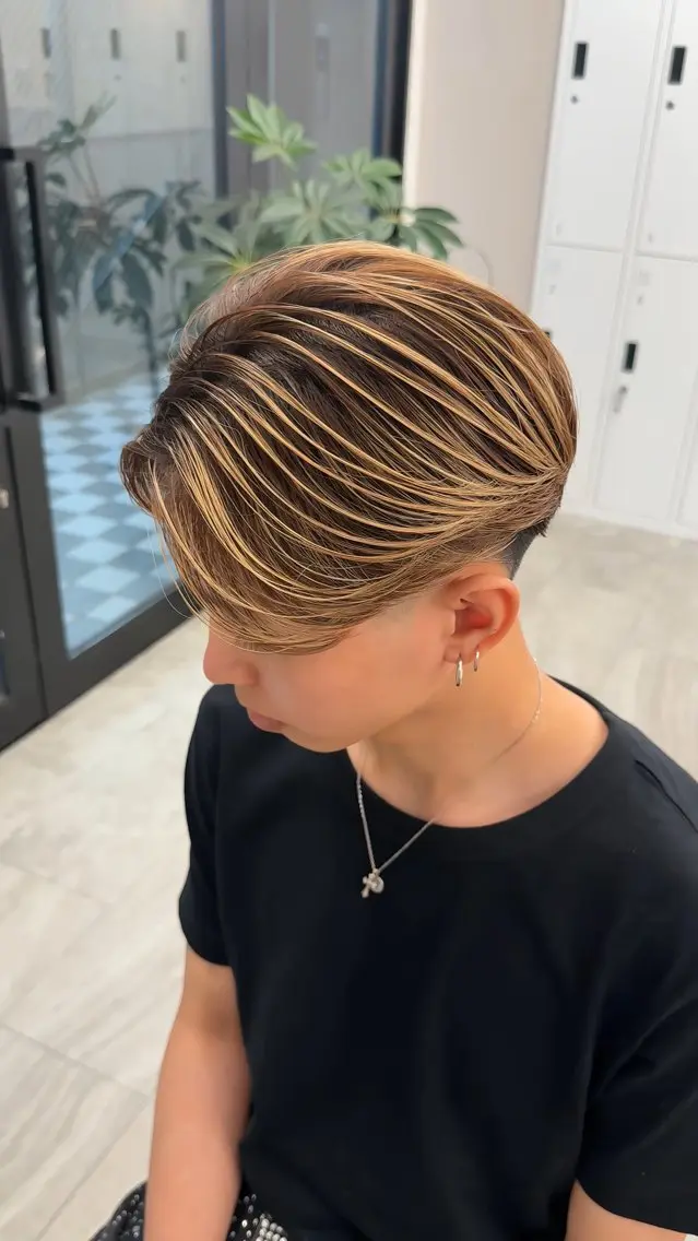 ショート カット ヘアカラー 🇺🇸ルミナ🔥 海外ハイライトのヘアスタイル