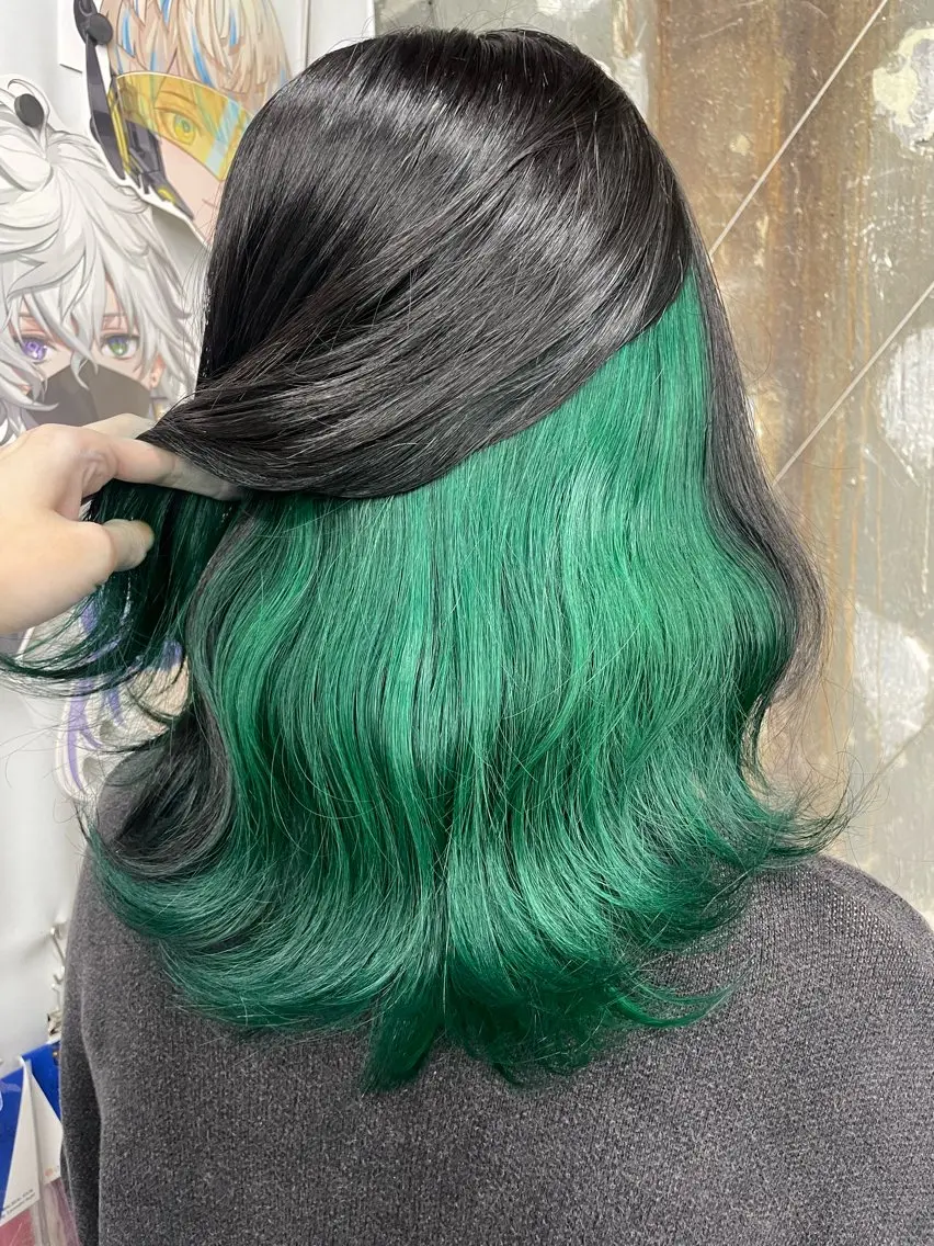 セミロング カラー インナーカラー 推し ブリーチ 髪質改善のヘアスタイル