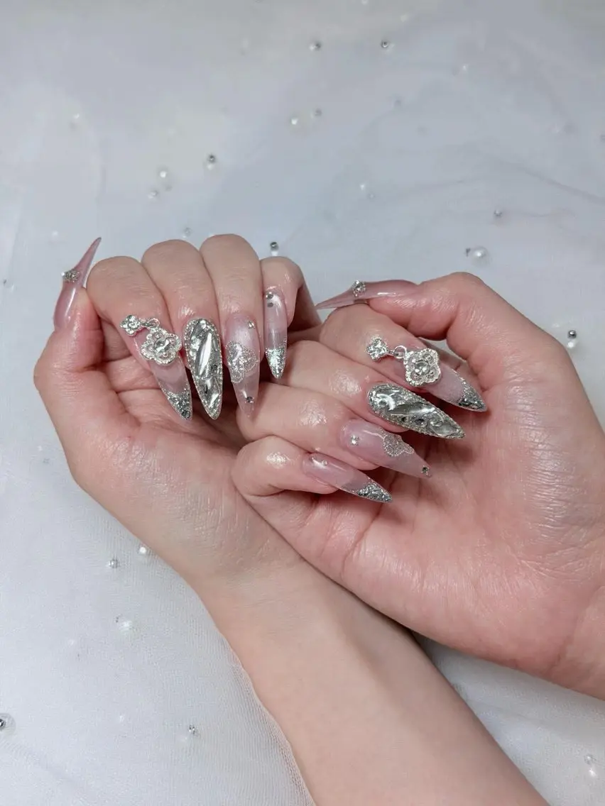ネイル チークネイル ドット フレンチネイル グラデーション ハート ハンドネイル Julli NailStudioのネイルデザイン
