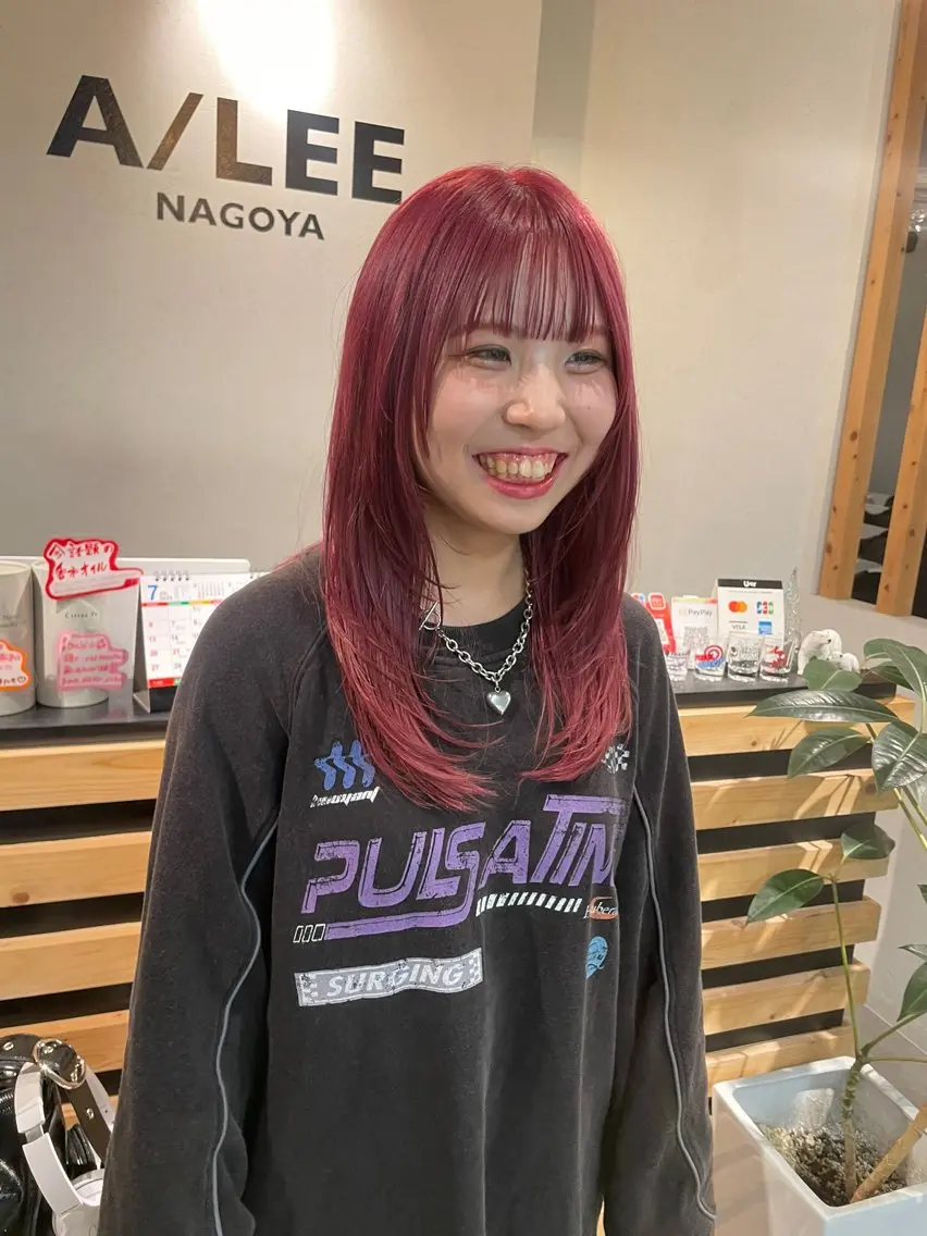 ロング カラー ブリーチ ボルドーカラー ピンクカラー レイヤーカット カット ヘアカラー 久保田 千尋のヘアスタイル