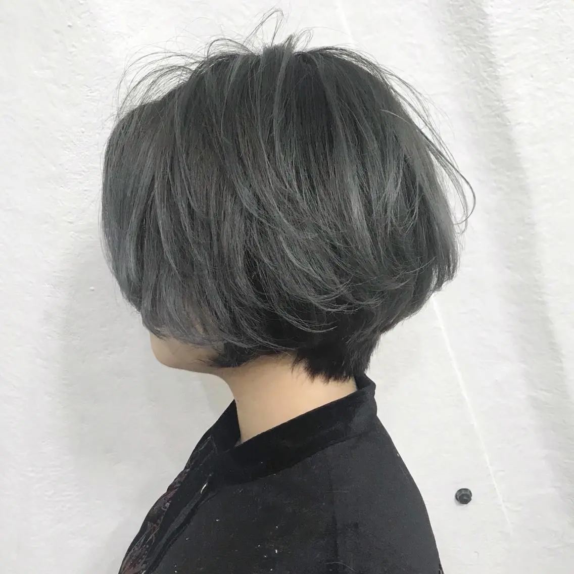 ショート カラー アッシュ ブリーチ ショートヘア K-POP好き美容師 🇰🇷Kai.Yのヘアスタイル