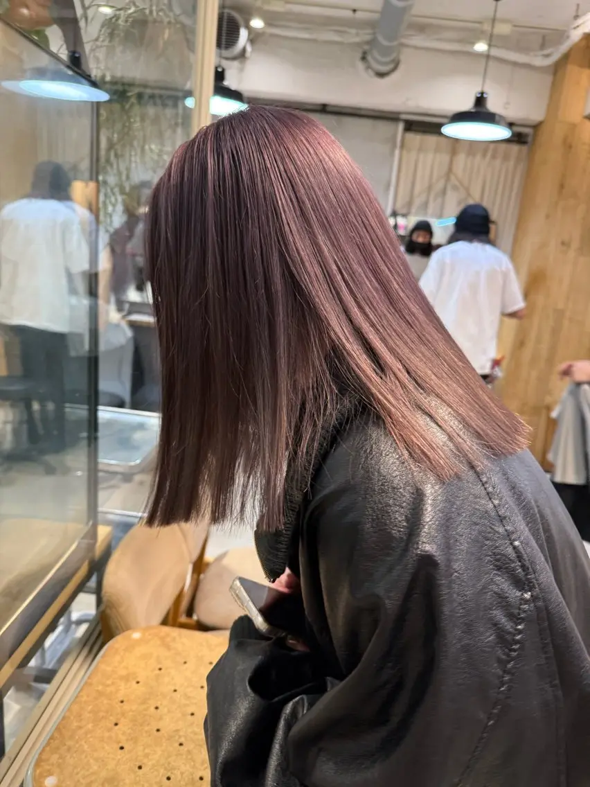 ミディアム カラー ミルクティー× グレージュMOMOのヘアスタイル