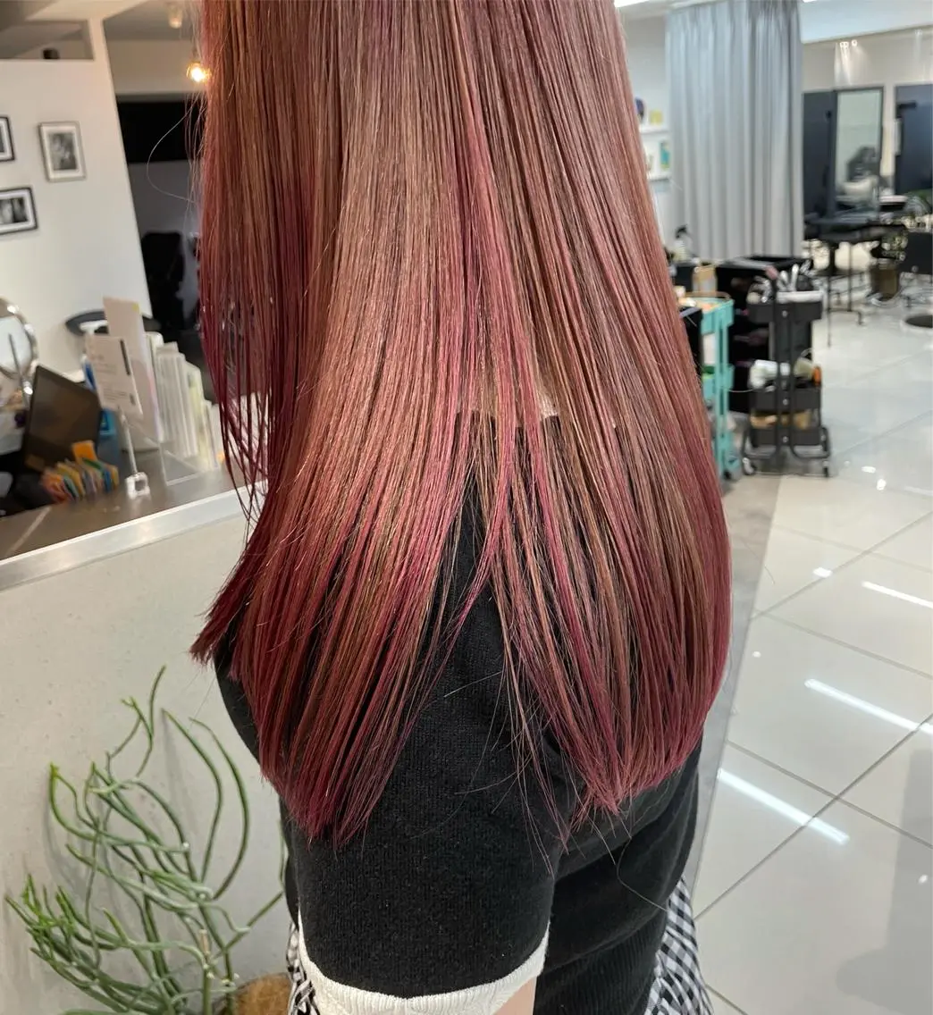 セミロング カラー ブリーチ グラデーションカラー ピンクカラー パーマウルフショート 濱田匠のヘアスタイル