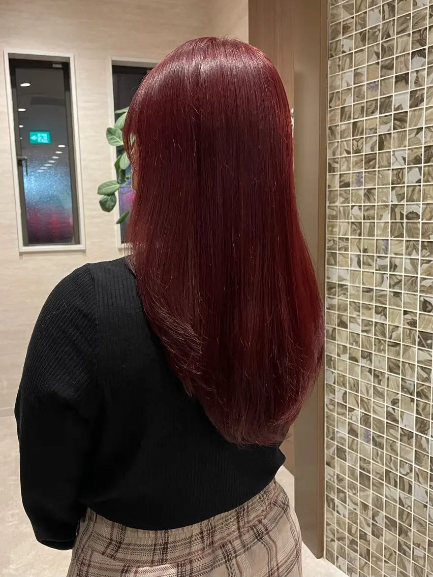カラー レッドカラー 坂口 華のヘアスタイル