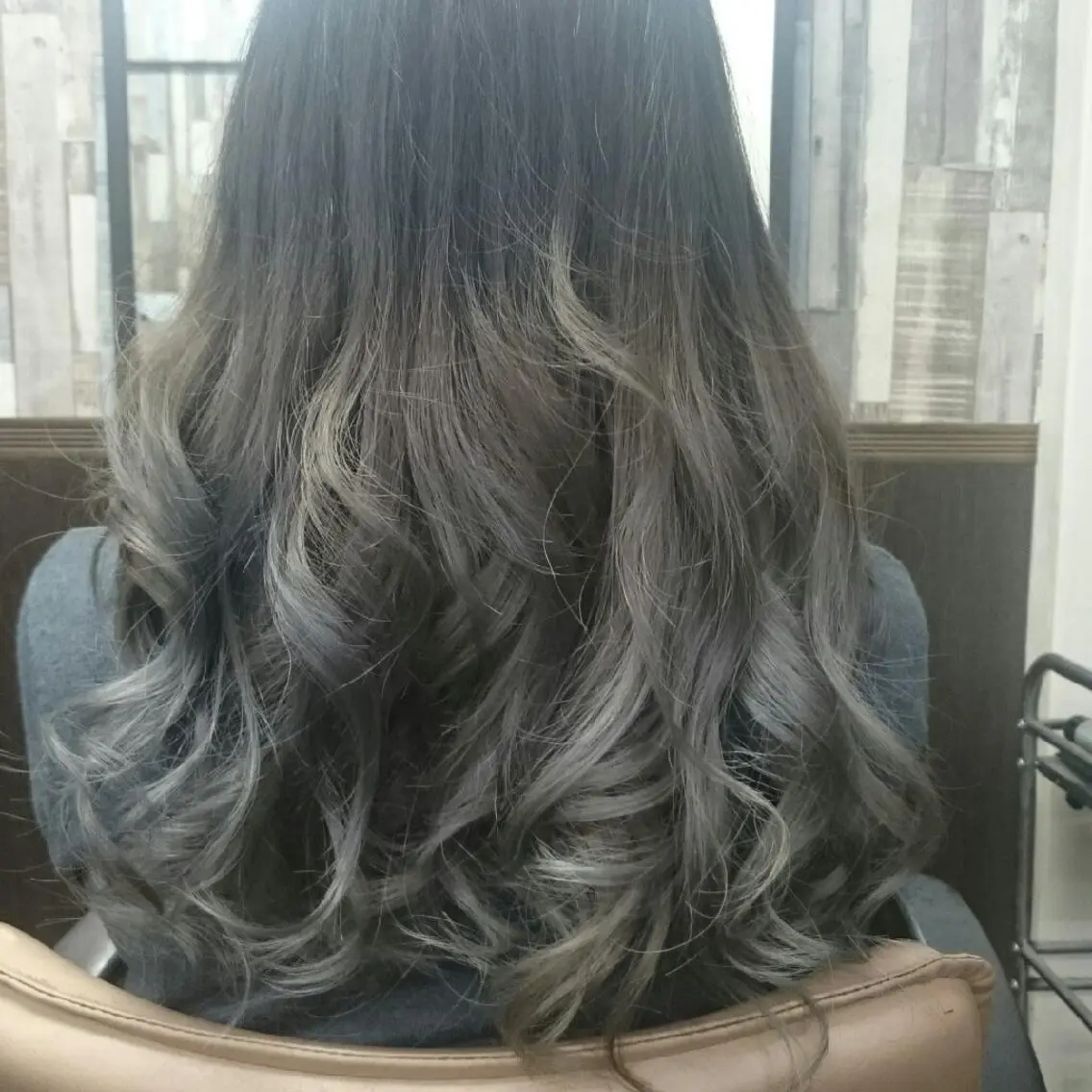 セミロング ロング カラー アッシュ グラデーションカラー レイヤー/髪質改善 /縮毛矯正/テツのヘアスタイル