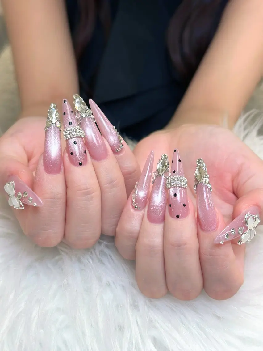 ネイル チークネイル ドット フレンチネイル グラデーション 韓国ネイル ハンドネイル Lisa Nail Salonのネイルデザイン