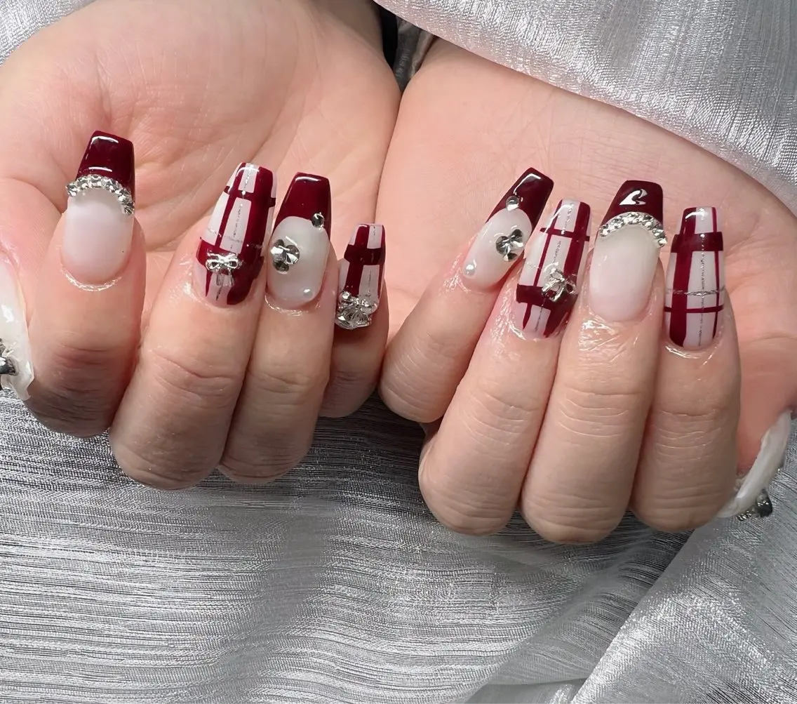 ネイル オーロラネイル チークネイル 長さ出し フットネイル フレンチネイル ハンドネイル Lee Nailsのネイルデザイン