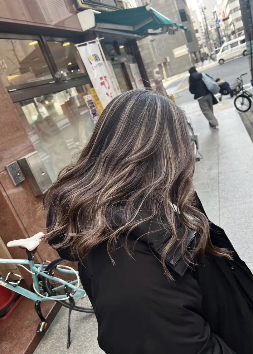 セミロング カラー ダークグレー ダークグレージュ グレージュ ハイライトカラー ハイライト 指名数No.1 /NAOYAのヘアスタイル