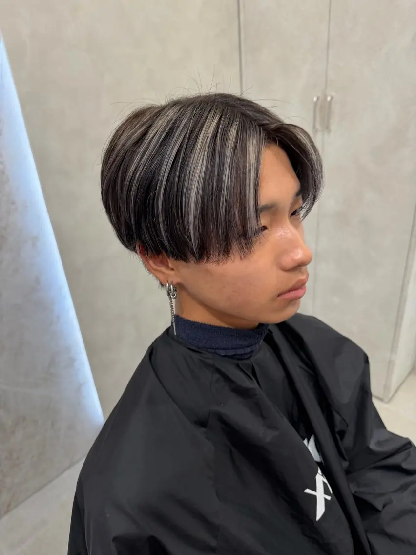 カラー メンズ メンズハイライト ハイライトカラー シルバー ホワイトシルバー ヘアカラー 原宿/ハイライト バレイヤージュ/大智のヘアスタイル