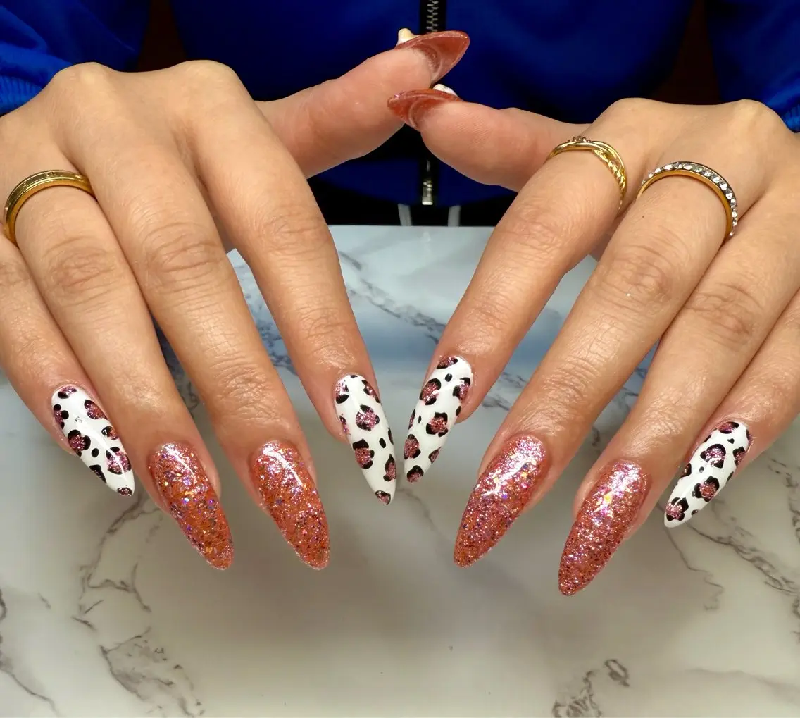 ネイル アニマル柄 アートネイル チークネイル フレンチネイル キラキラネイル Mai’s nailのネイルデザイン