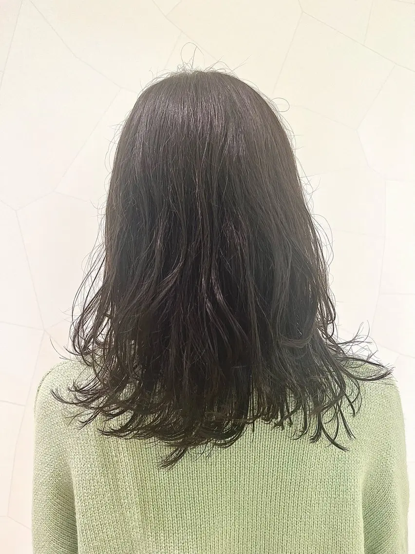 ミディアム カラー グラデーションカラー くせ毛 城 梨音のヘアスタイル