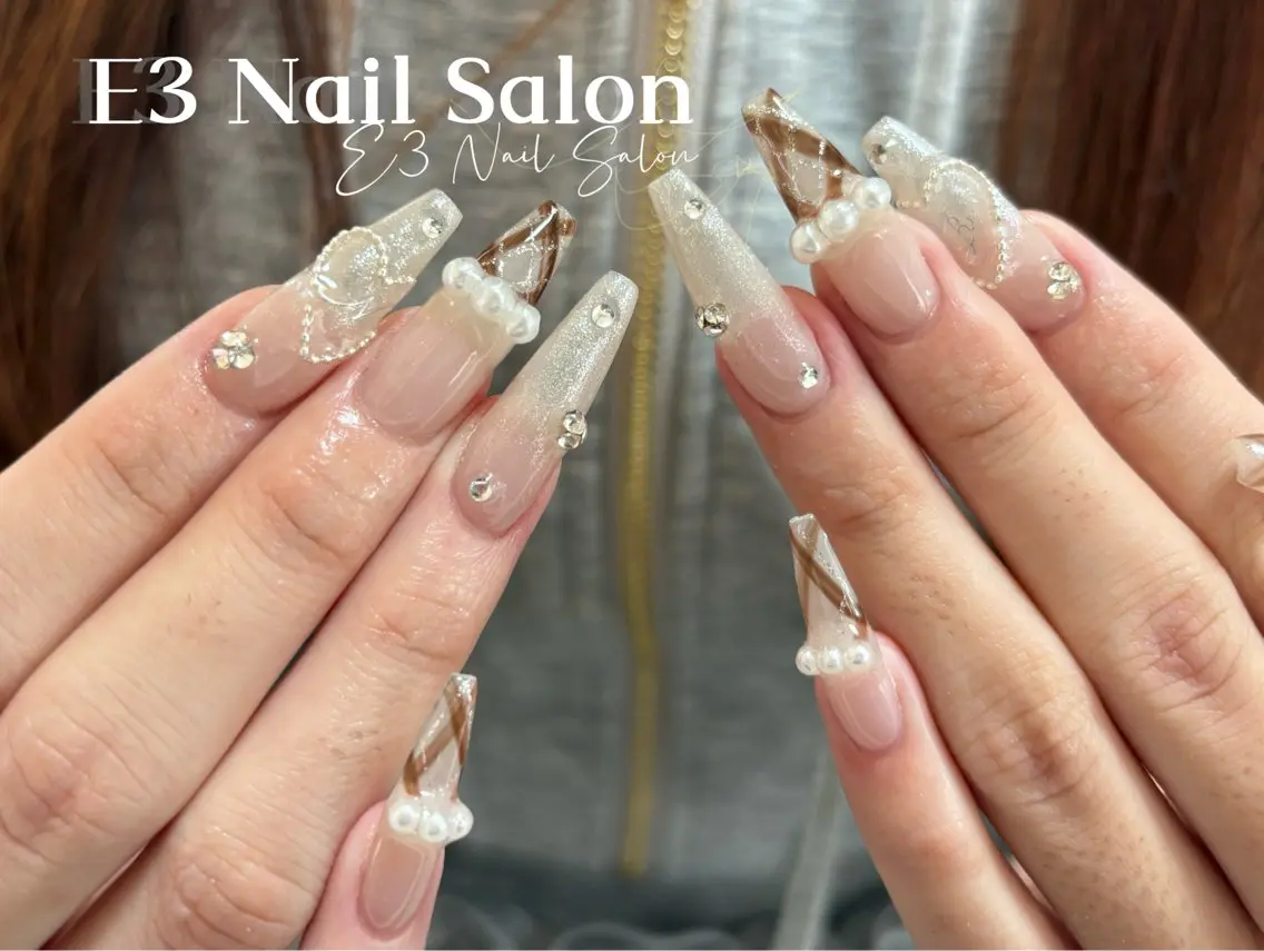 ネイル オーロラネイル フレンチネイル ジェルネイル ガラスフレンチ キラキラネイル ハンドネイル E3 Nail Salonのネイルデザイン